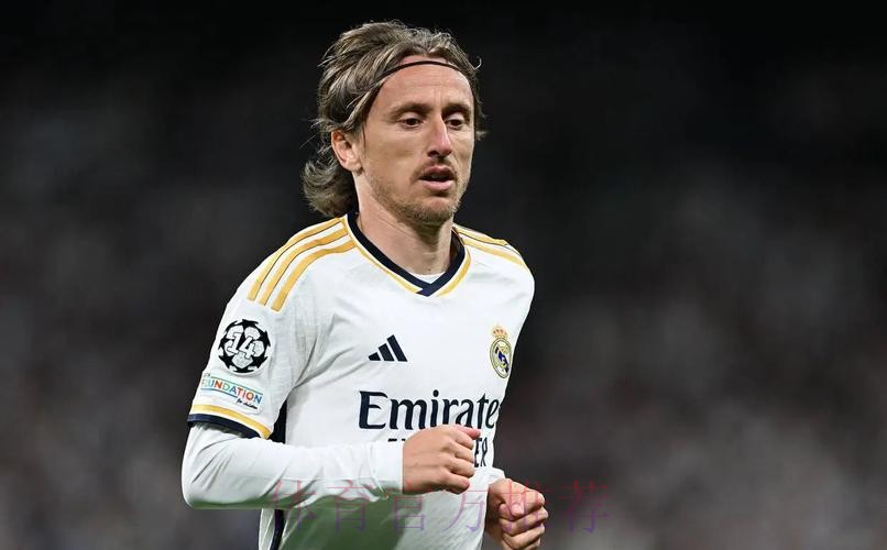 记者-利雅得胜利月底与莫德里奇随行人员进行会谈